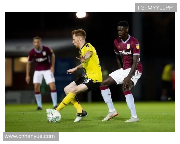 什鲁斯与布流浪的精彩对决揭示了英格兰足球的魅力与竞争激烈性 什鲁斯与布流浪的精彩对决揭示了英格兰足球的魅力与竞争激烈性